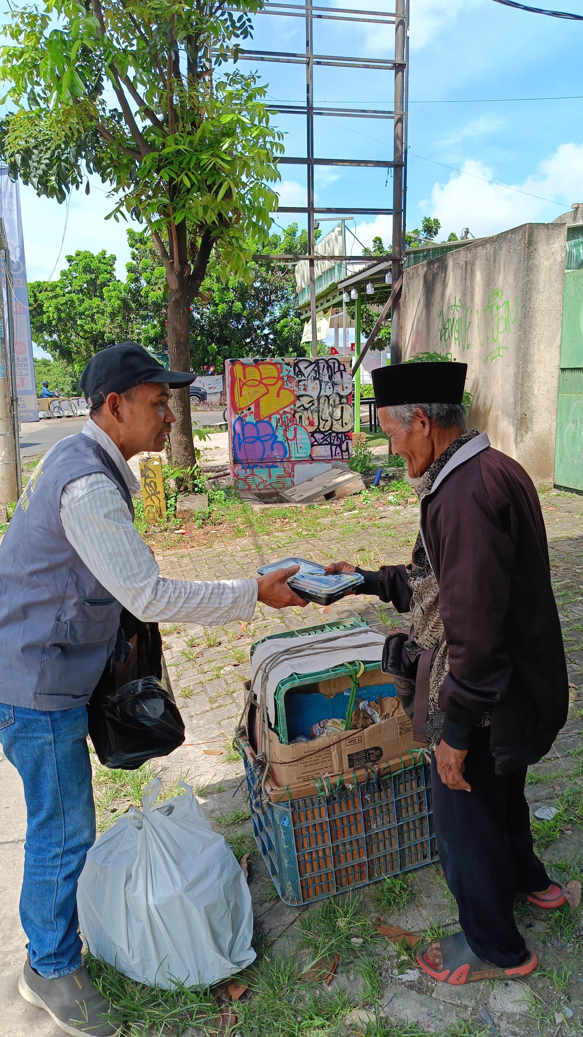 Sedekah Pangan Jalanan untuk Lansia