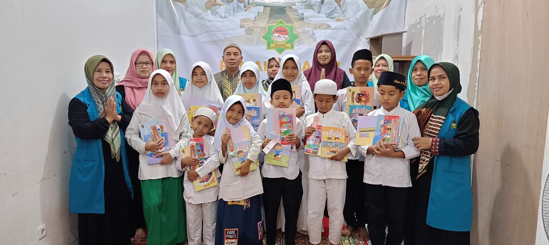 Penyerahan Beasiswa & Alat Belajar